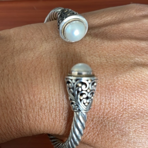 Sterling Silver /18k stamped twisted cable bangle 3mm with fresh water pearl - Picture 5 of 11